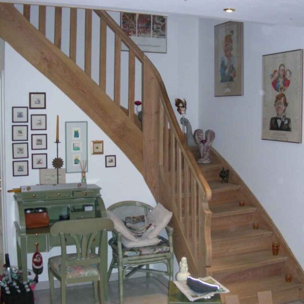 Zu sehen ist eine Treppe-renoviert